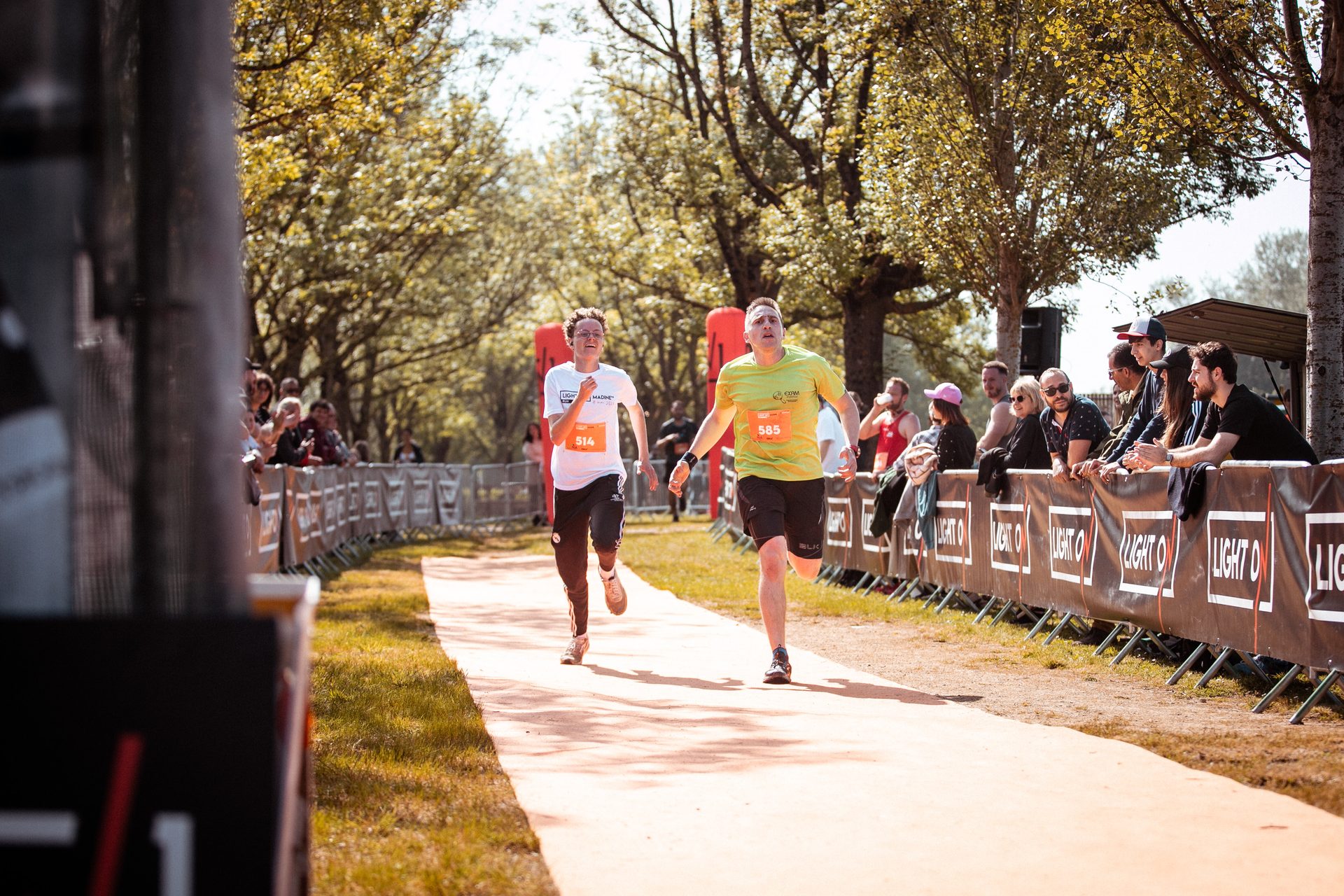 Deux coureurs à l'arrivée, bord du Lac de Madine